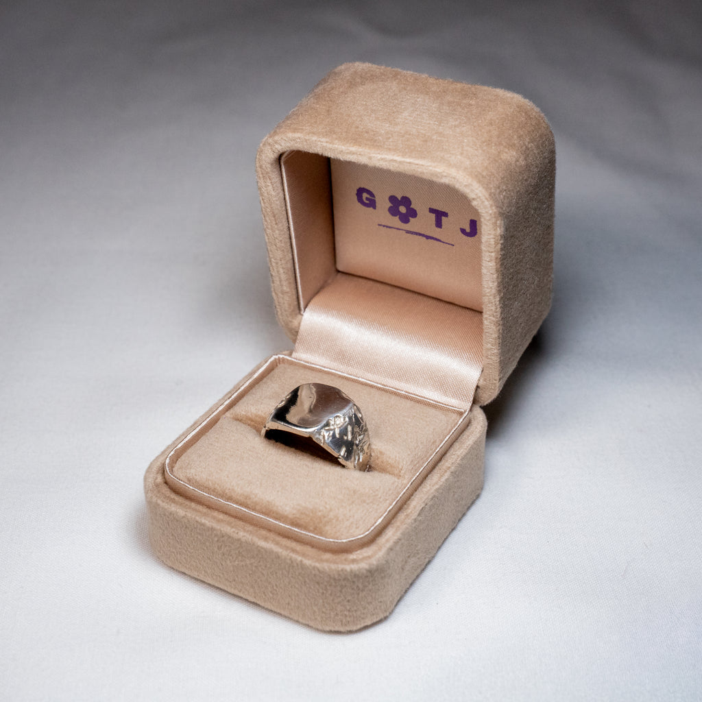 The Mirror Signet