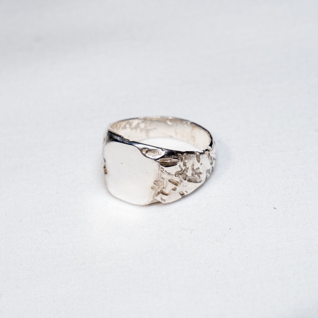 The Mirror Signet