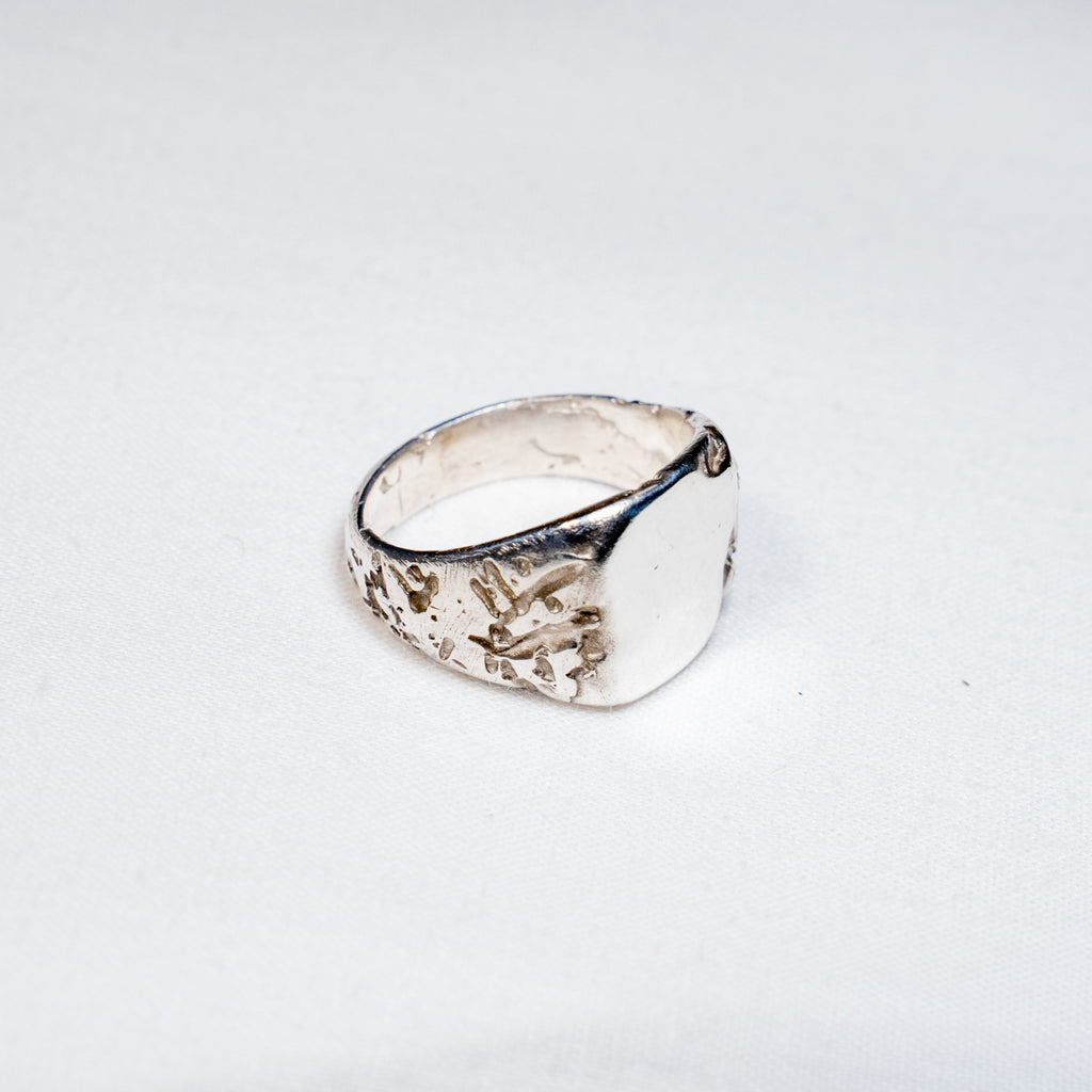 The Mirror Signet